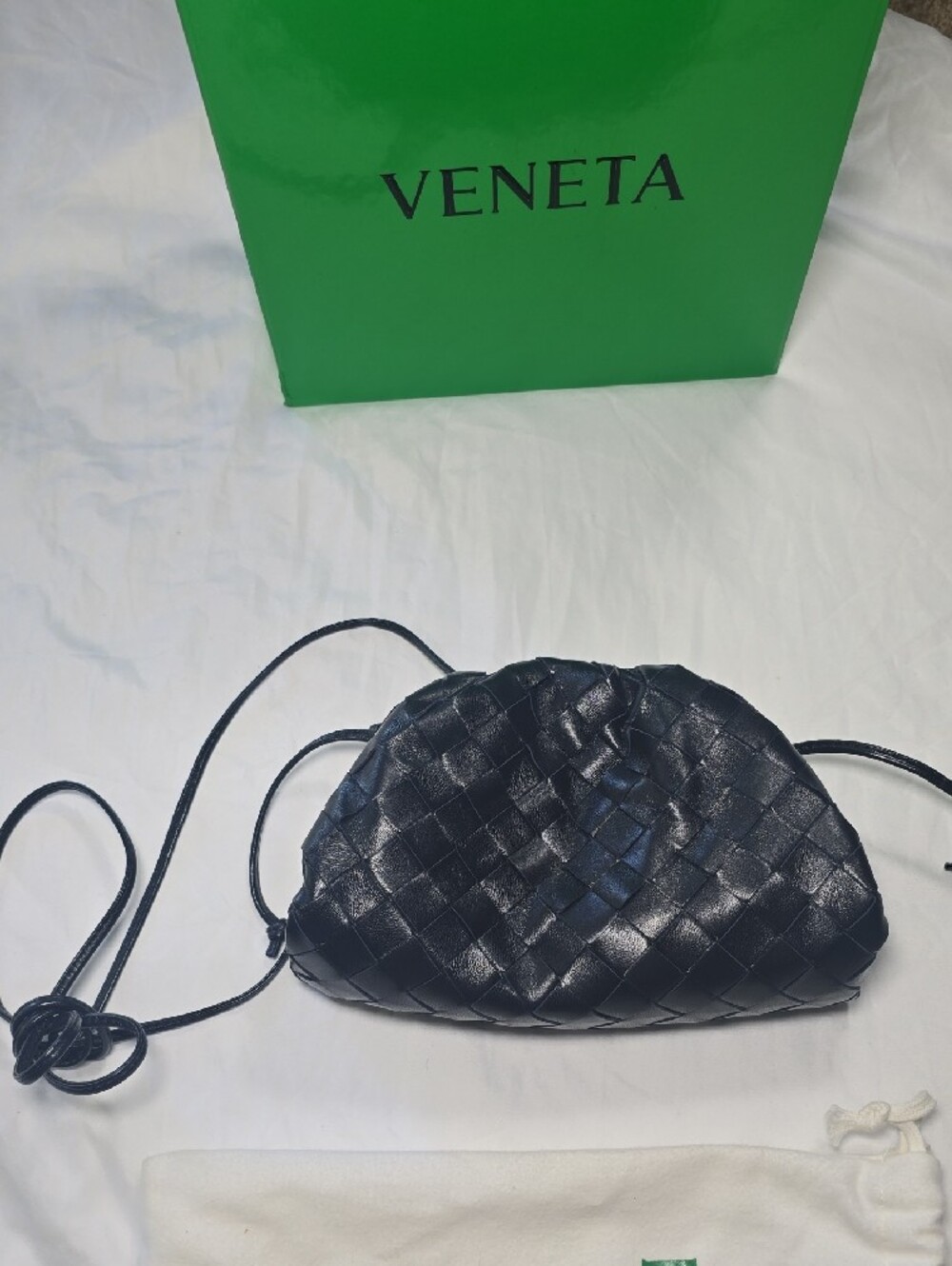 Bottega Veneta Mini Intrecciato Leather Pouch with Drawstring - Picture 7 of 7